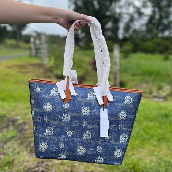 NWT Dooney & Bourke Disney Cruise Line Wish Inaugural Tote - Picture 2 of 16